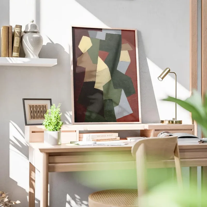 affiche abstraite avec des formes geometriques beige vert marron et gris sur un bureau.webp
