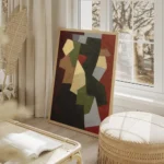 affiche abstraite avec des formes geometriques beige vert marron et gris sur un salon beige.webp