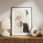 affiche abstraite avec des formes noires et beiges sur fond clair avec des trait meuble.webp
