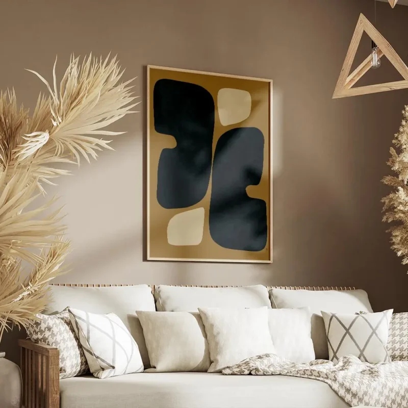 affiche abstraite avec des formes organiques arrondies bleu fonce et beige sur u salon.webp