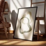 affiche abstraite avec des formes organiques irregulieres en vert beige et blanc encadre.webp