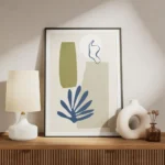 affiche abstraite avec des formes organiques vertes beiges et bleues et des lign meuble.webp
