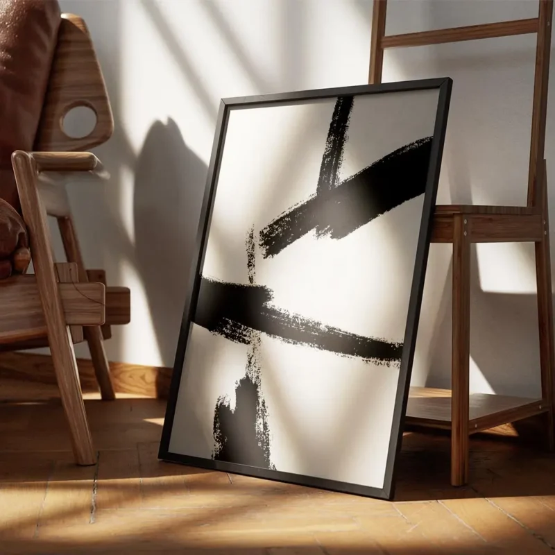 affiche abstraite avec des traits de pinceau noirs epais sur un fond gris clair encadre.webp