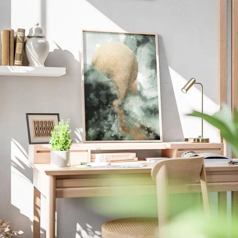 affiche abstraite avec un cercle dore sur fond vert emeraude effet aquarelle et bureau.webp