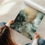 affiche abstraite avec un cercle dore sur fond vert emeraude effet aquarelle et en rouleau.webp