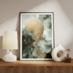 affiche abstraite avec un cercle dore sur fond vert emeraude effet aquarelle et meuble.webp