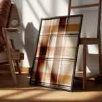 affiche abstraite avec un motif gingham des lignes beige marron et blanc et des encadre.webp