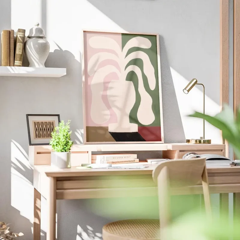 affiche abstraite avec une plante aux formes fluides dans un vase aux couleurs r bureau.webp