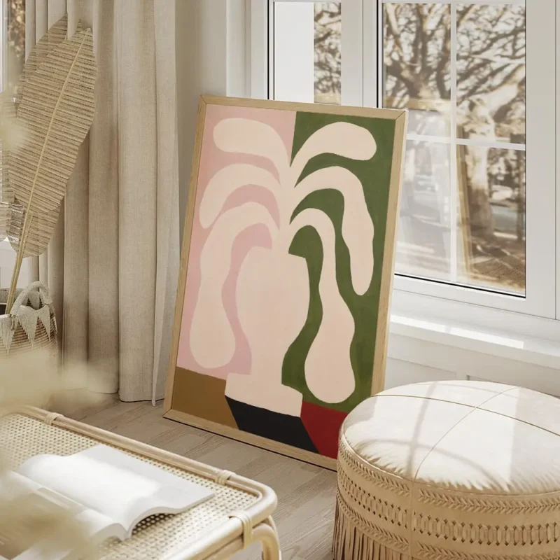 affiche abstraite avec une plante aux formes fluides dans un vase aux couleurs r salon beige.webp