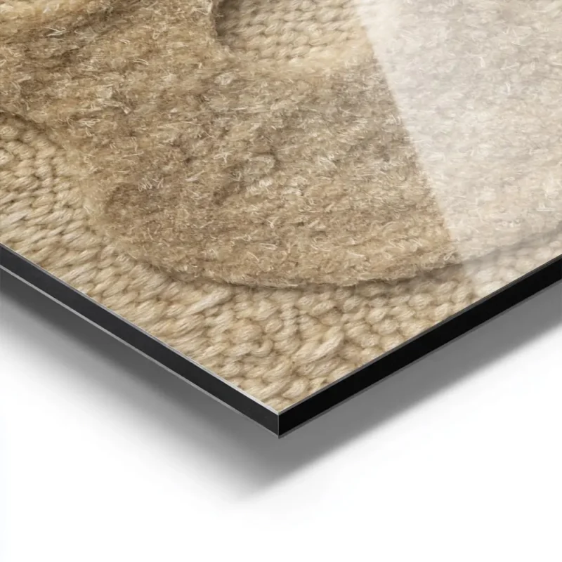 affiche abstraite beige avec des formes organiques texturees sur un fond tricote aluminium.webp