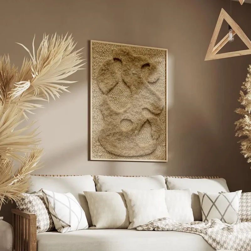 affiche abstraite beige avec des formes organiques texturees sur un fond tricote salon.webp