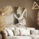 affiche abstraite beige avec un visage feminin stylise de profil et des formes o salon.webp