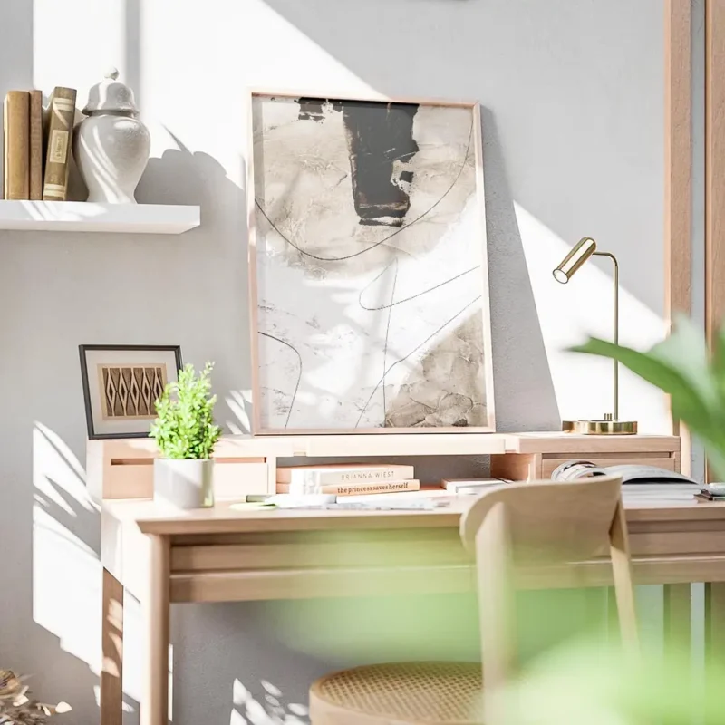 affiche abstraite beige et blanc avec des formes organiques et des lignes noires bureau.webp