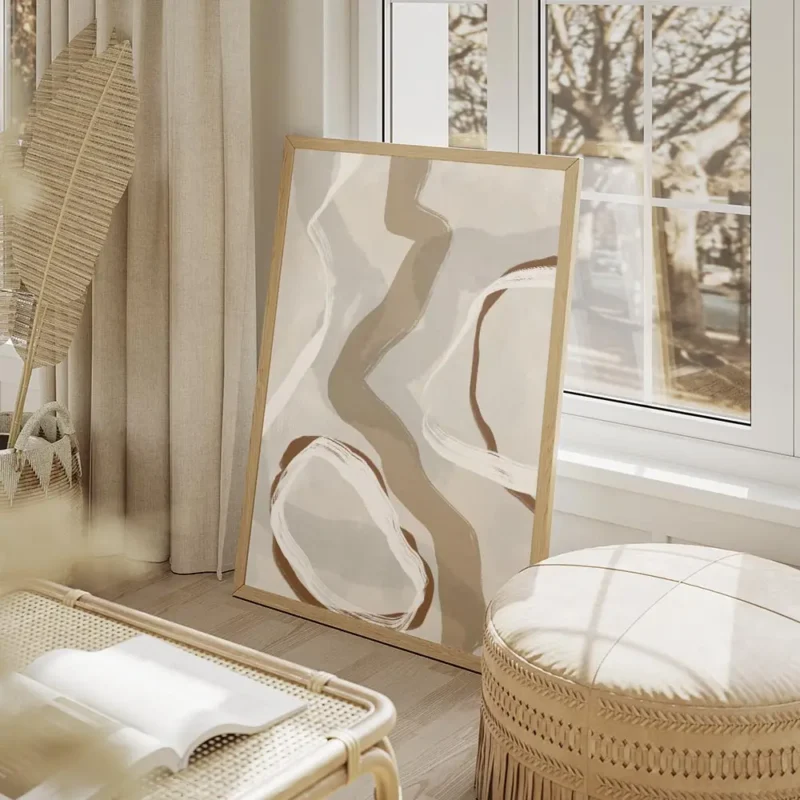 affiche abstraite beige et bleue presentant des formes organiques et des lignes salon beige.webp