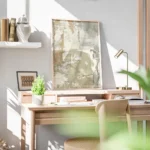 affiche abstraite brute avec des coups de pinceau en relief tons beige vert et o bureau.webp