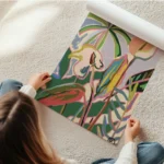 affiche abstraite coloree representant des plantes et des fleurs tropicales sur en rouleau.webp