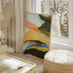 affiche abstraite de leigh viner avec des formes organiques et des touches de co salon beige.webp