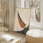 affiche abstraite dun voilier orange et bleu marine sur locean avec des lignes d salon beige.webp
