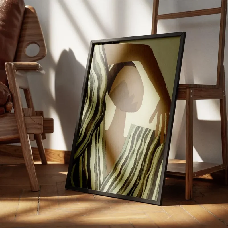 affiche abstraite dune silhouette aux tons terreux et dun tissu raye vert olive encadre.webp