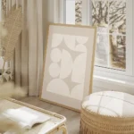 affiche abstraite geometrique avec des formes blanches et beiges salon beige.webp