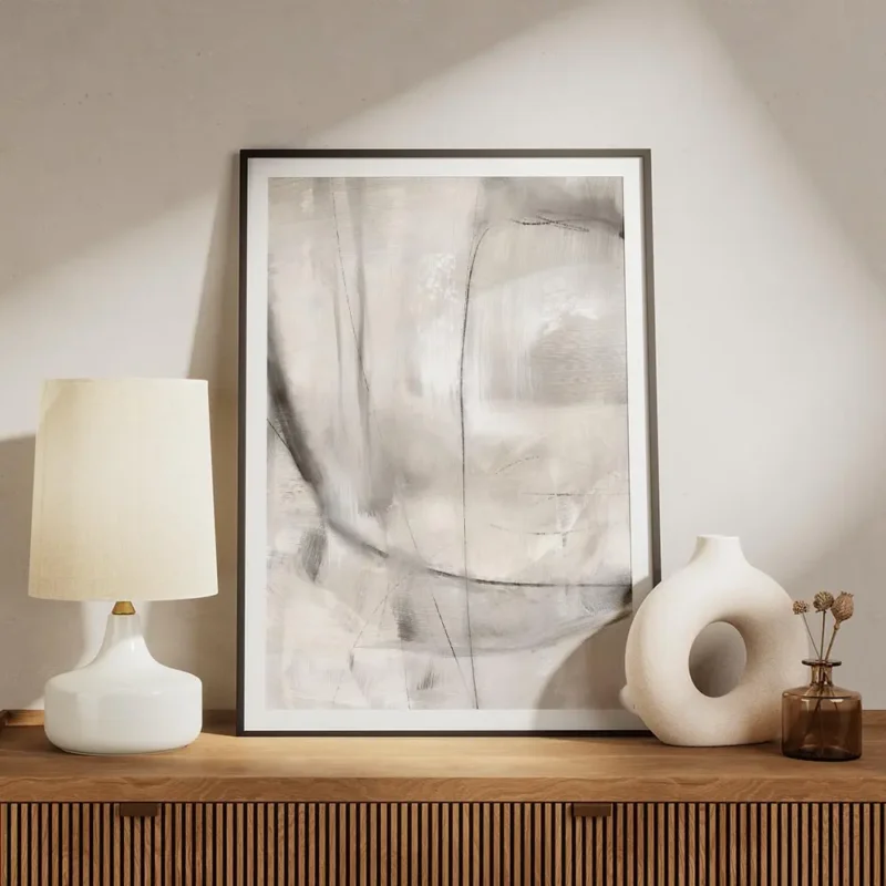 affiche abstraite gris blanc avec des coups de pinceau visibles et des lignes no meuble.webp