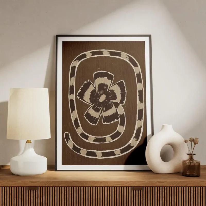 affiche abstraite marron avec un motif floral stylise et une spirale rayee beige meuble.webp