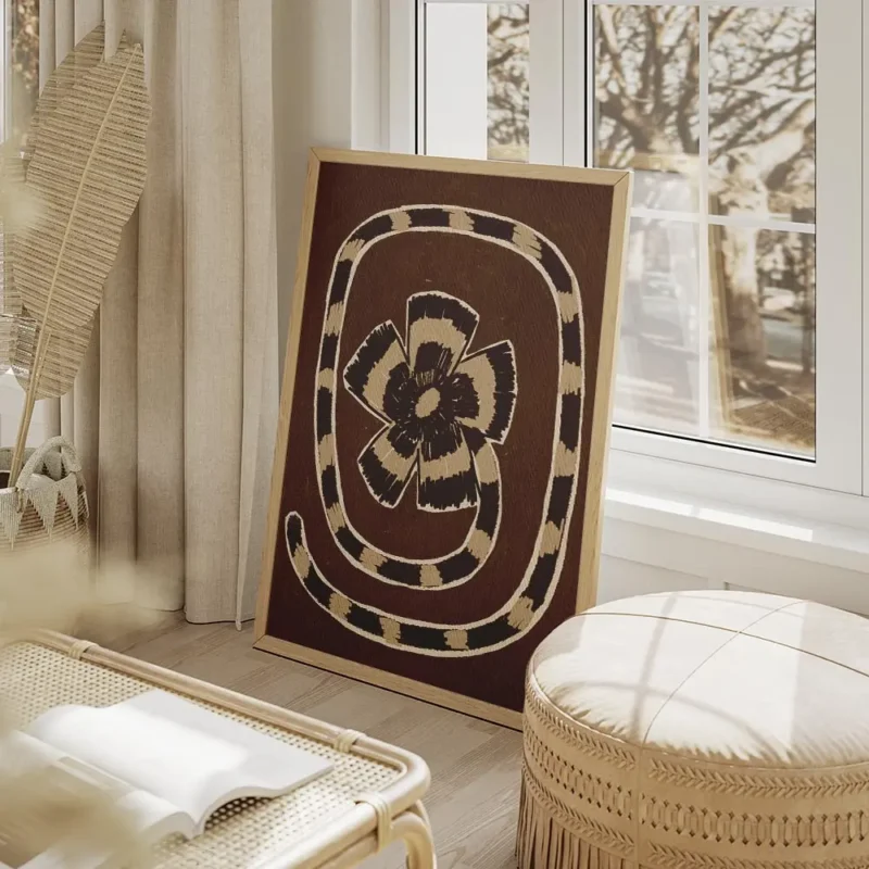 affiche abstraite marron avec un motif floral stylise et une spirale rayee beige salon beige.webp