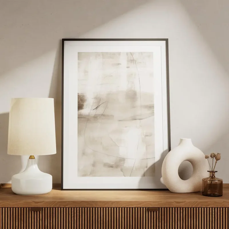 affiche abstraite minimaliste aux tons beiges et bruns avec des lignes de crayon meuble.webp