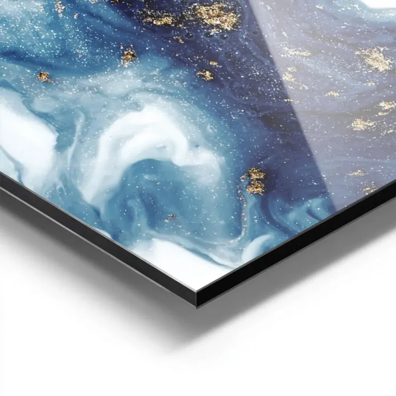 affiche abstraite avec des tourbillons de peinture bleue blanche et doree aluminium.webp