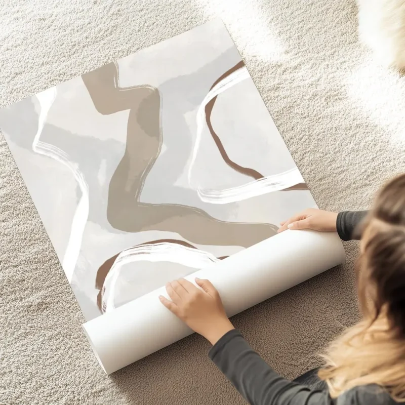 affiche abstraite beige et bleue presentant des formes organiques et des lignes au sol.webp