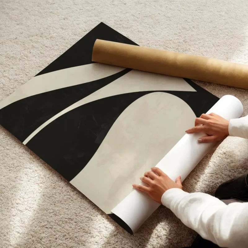 affiche abstraite minimaliste avec des formes courbes beiges sur fond noir textu enroule.webp
