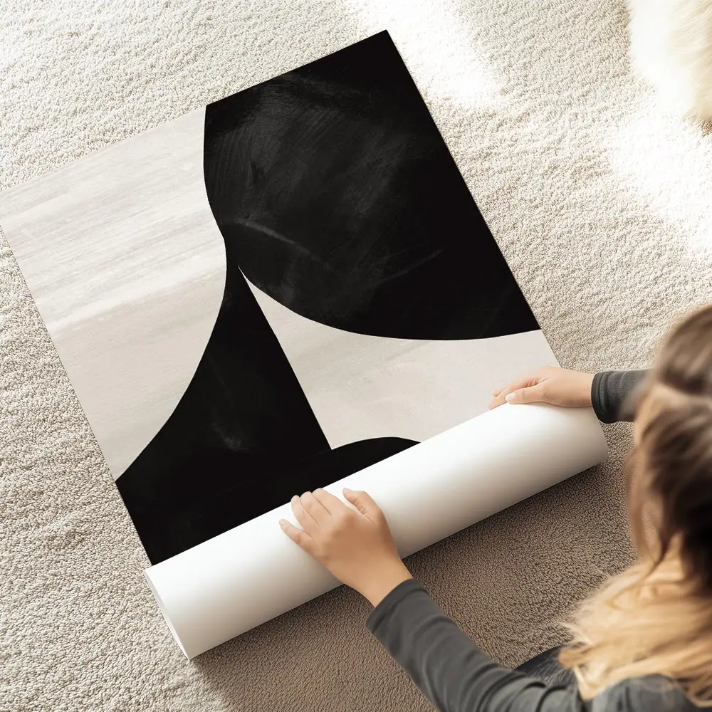affiche abstraite minimaliste avec des formes graphiques organiques en noir et b au sol.webp