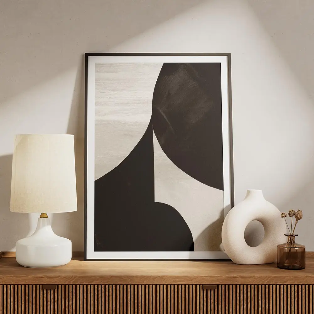 affiche abstraite minimaliste avec des formes graphiques organiques en noir et b meuble.webp