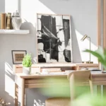 affiche abstraite noir et blanc avec des formes organiques et des coups de pince bureau.webp