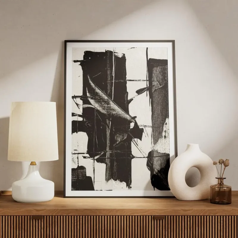 affiche abstraite noir et blanc avec des formes organiques et des coups de pince meuble.webp