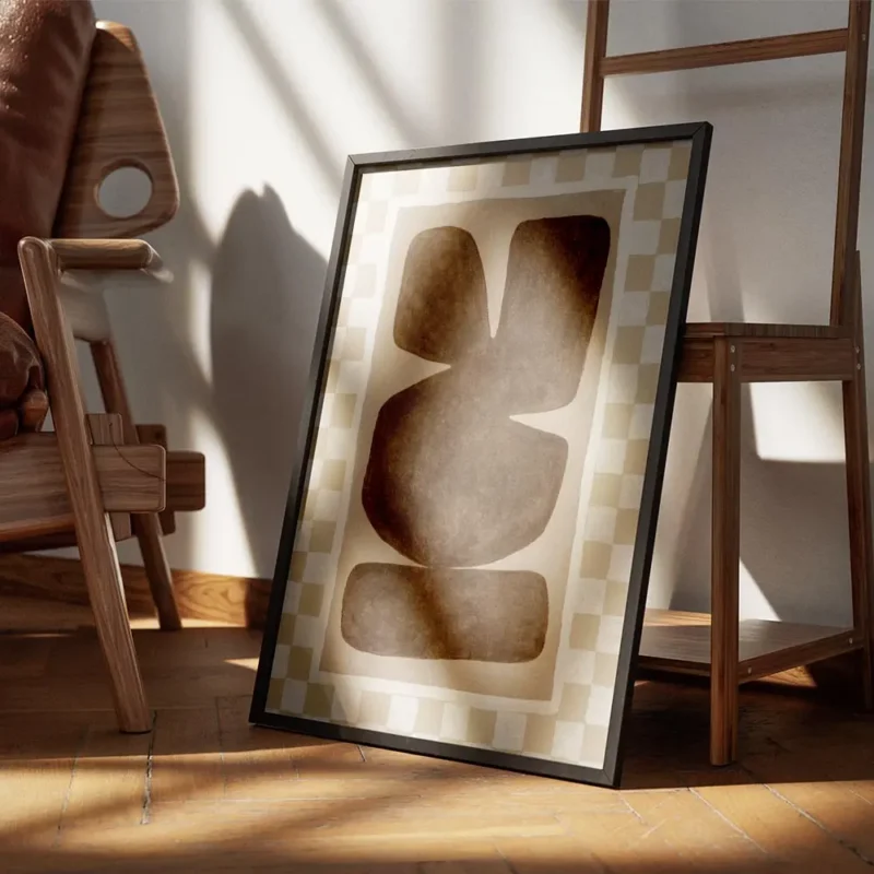 affiche abstraite peinte a la main avec formes organiques marron sur fond beige encadre.webp