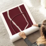 affiche abstraite rouge no1 avec des lignes claires sur fond rouge fonce et text au sol.webp