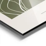 affiche abstraite vert fonce avec des lignes et des taches blanches sur fond bei aluminium.webp