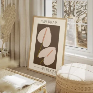 affiche adele naidoo avec deux anthuriums stylises aux spathes rose pale et spad salon beige.webp