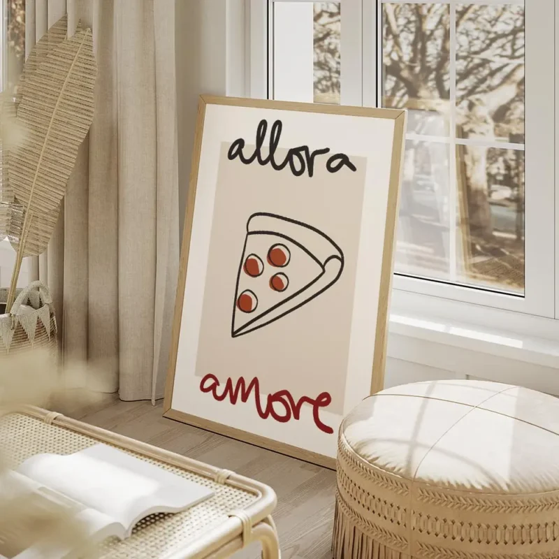 affiche allora amore une illustration de part de pizza avec du texte noir et rou salon beige.webp