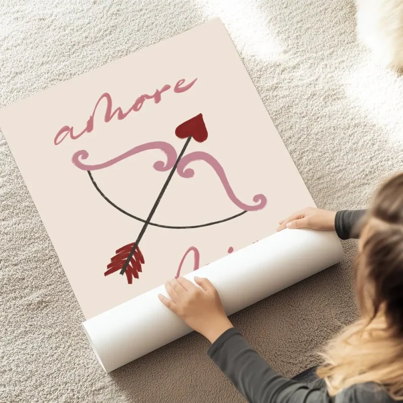 affiche amore mio avec typographie rose et arc de cupidon fleche avec c ur roman au sol.webp