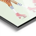 affiche amusante dune girafe sur des rollers roses avec chaussettes rayees blanc aluminium.webp