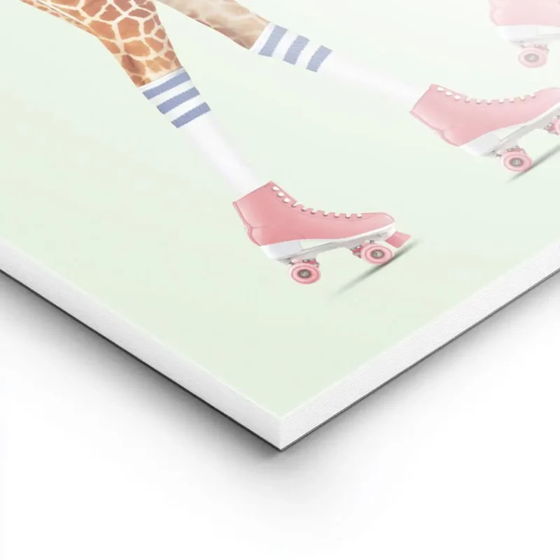 affiche amusante dune girafe sur des rollers roses avec chaussettes rayees blanc lightpanel.webp