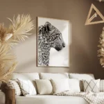 affiche animaliere en noir et blanc dun leopard vu de profil mettant en valeur s salon.webp