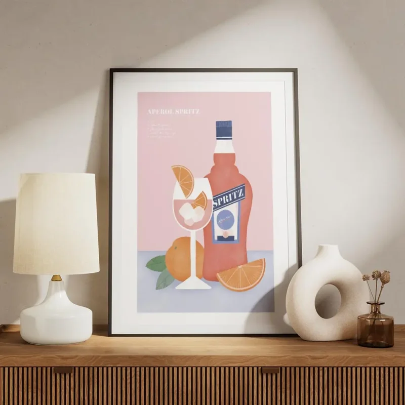 affiche aperol spritz avec bouteille verre et oranges sur fond bleu et rose rece meuble.webp