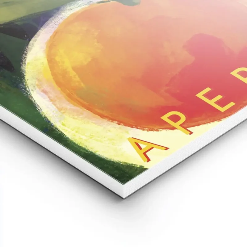 affiche aperol spritz de marco marella typographie orange sur fond bleu verre de lightpanel.webp