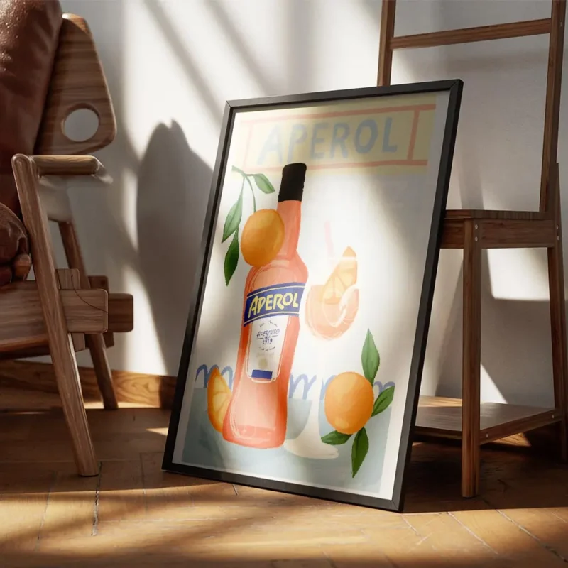 affiche aperol spritz illustree avec bouteille verre et oranges sur fond bleu ty encadre.webp