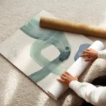 affiche aquarelle abstraite formes fluides et courbes turquoise sur fond clair a enroule.webp