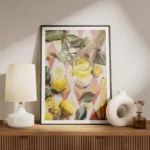 affiche aquarelle dune main tenant un verre de limonade frais avec citrons et fe meuble.webp