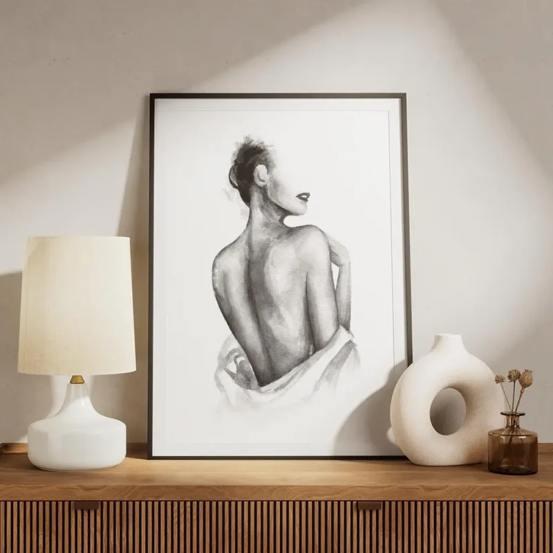 affiche aquarelle monochrome du dos dune femme nue avec une chemise blanche noue meuble.webp
